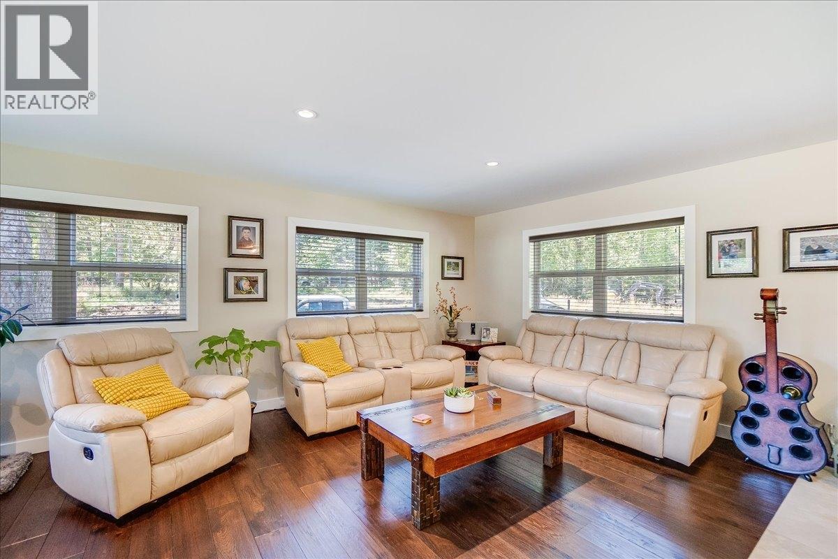 6010 Harrop-Procter Road, Nelson