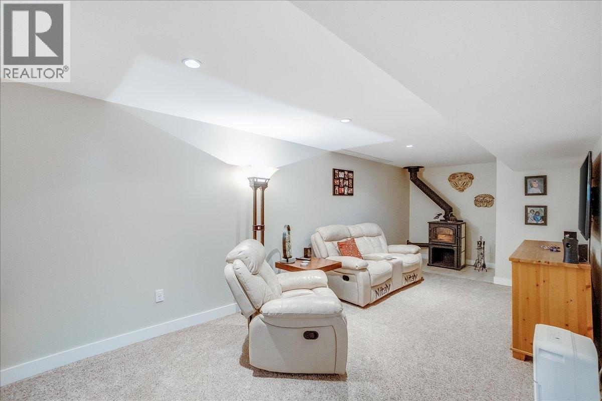 6010 Harrop-Procter Road, Nelson