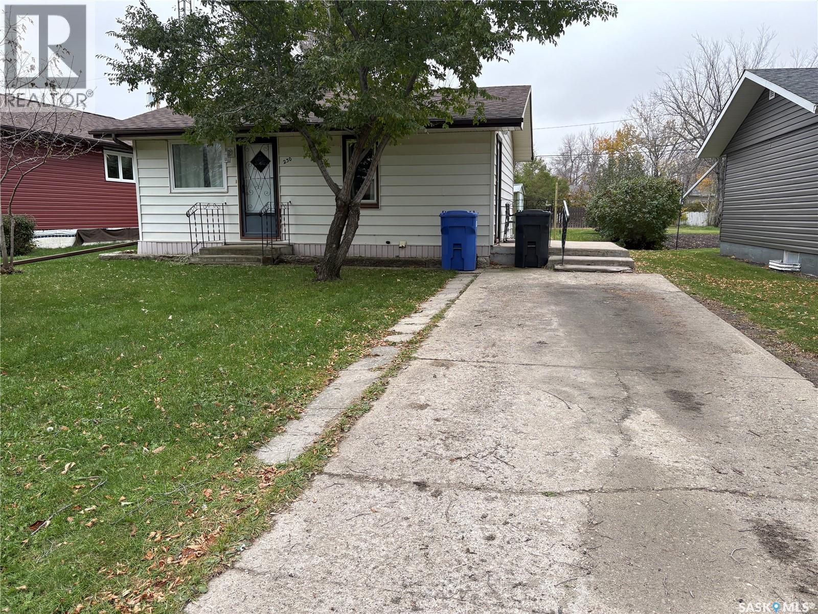 230 PROTHERO AVENUE E - 1