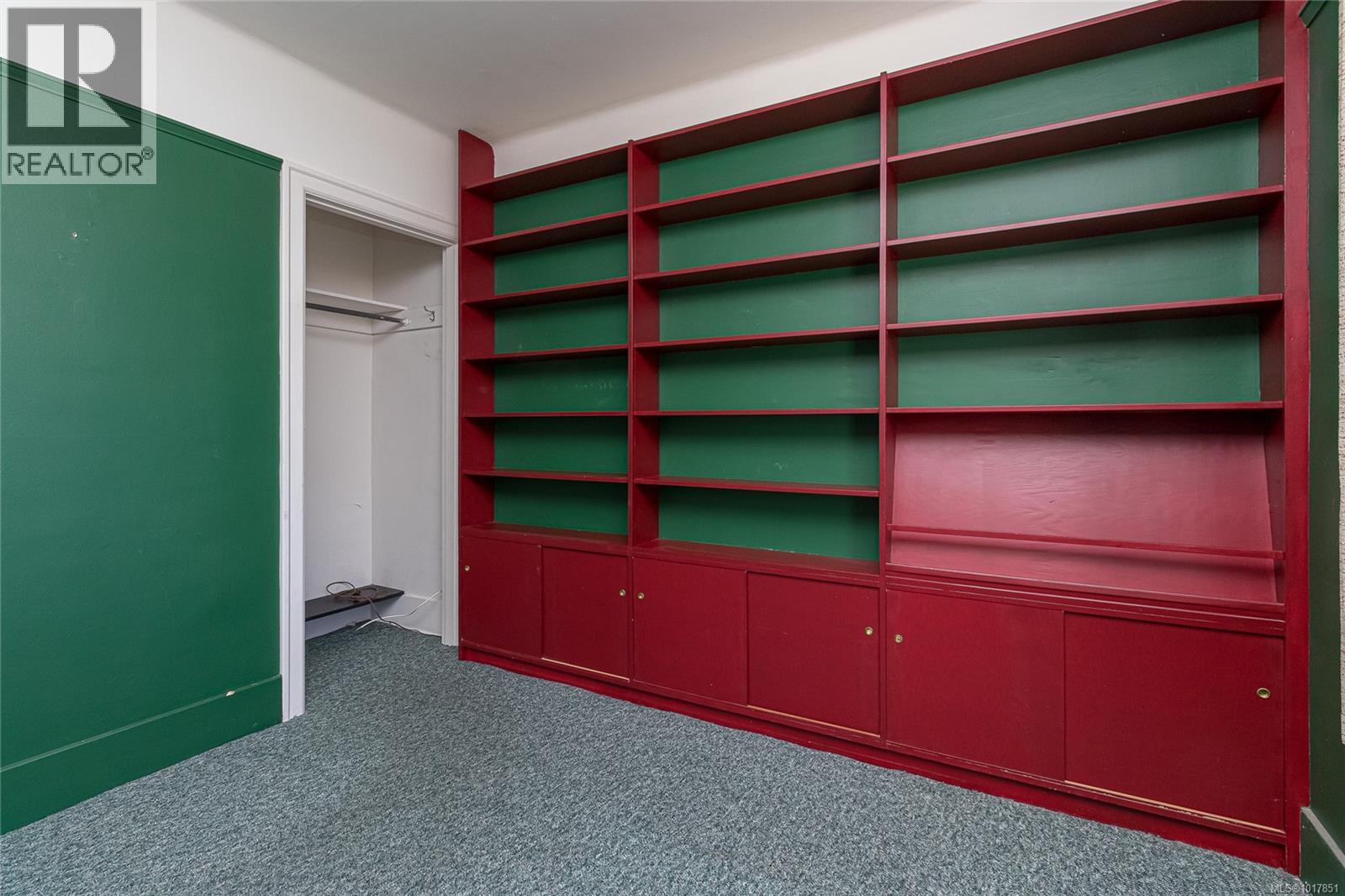  690 Dallas Road, Victoria