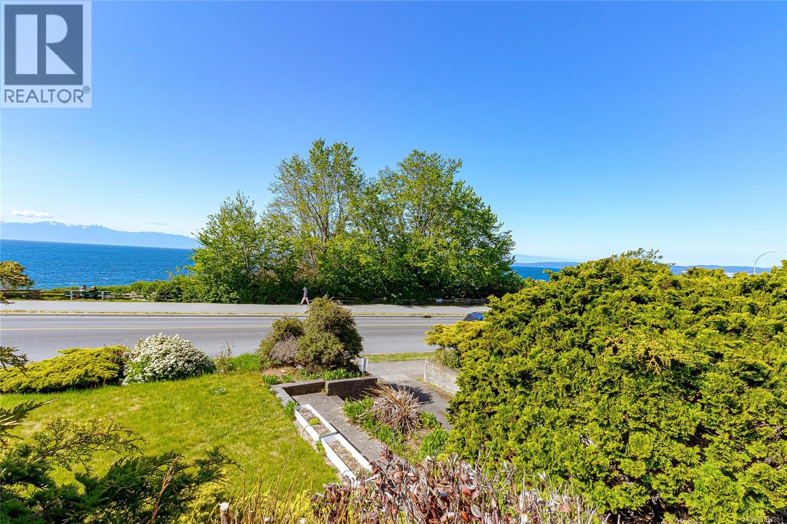  690 Dallas Road, Victoria