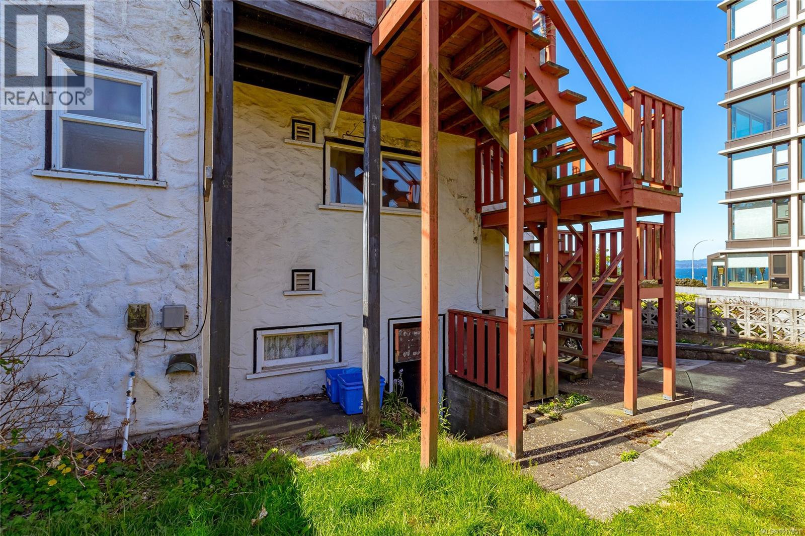  690 Dallas Road, Victoria