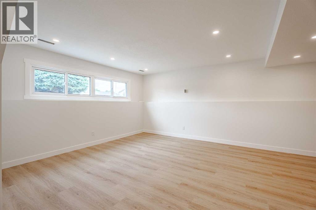 Single Family House Bi-level for Sale in  Huntbourne Road NE Huntington Hills Calgary 