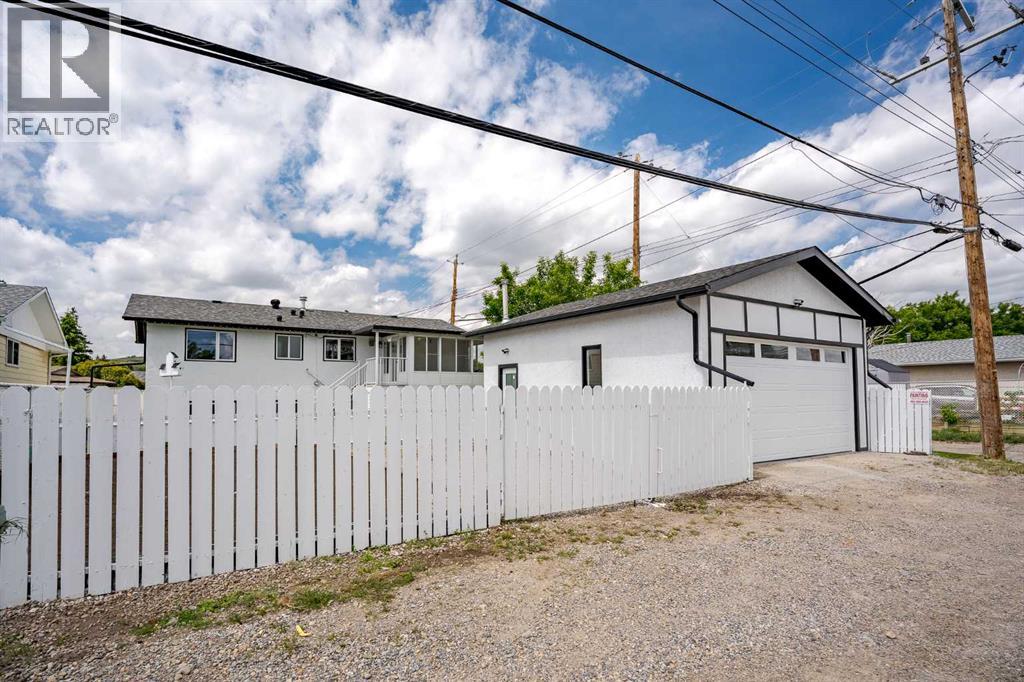 Single Family House Bi-level for Sale in  Huntbourne Road NE Huntington Hills Calgary 