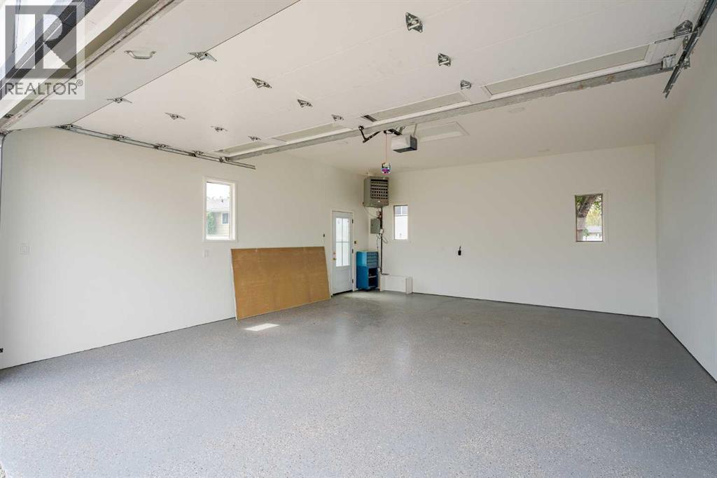 Single Family House Bi-level for Sale in  Huntbourne Road NE Huntington Hills Calgary 