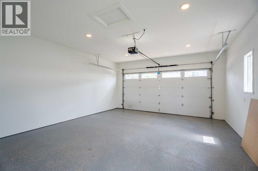 Single Family House Bi-level for Sale in  Huntbourne Road NE Huntington Hills Calgary 