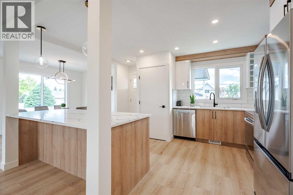 Single Family House Bi-level for Sale in  Huntbourne Road NE Huntington Hills Calgary 