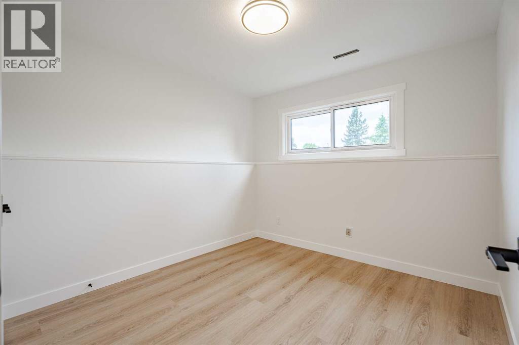 Single Family House Bi-level for Sale in  Huntbourne Road NE Huntington Hills Calgary 