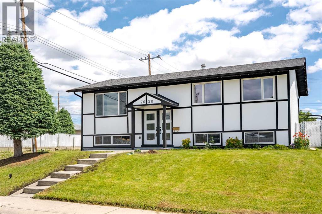 Single Family House Bi-level for Sale in  Huntbourne Road NE Huntington Hills Calgary 