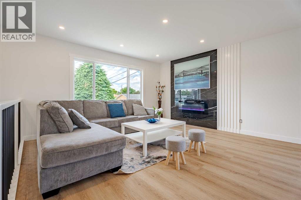 Single Family House Bi-level for Sale in  Huntbourne Road NE Huntington Hills Calgary 