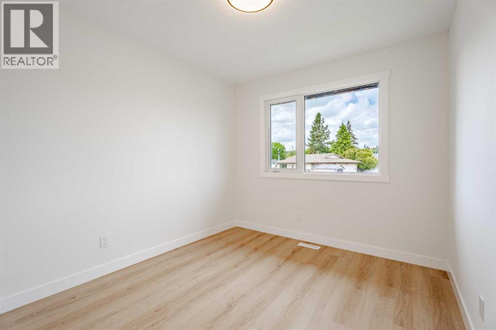 Single Family House Bi-level for Sale in  Huntbourne Road NE Huntington Hills Calgary 