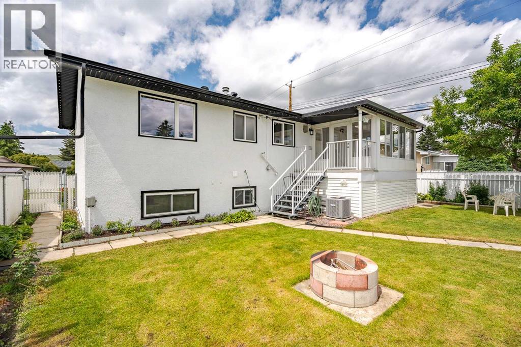 Single Family House Bi-level for Sale in  Huntbourne Road NE Huntington Hills Calgary 