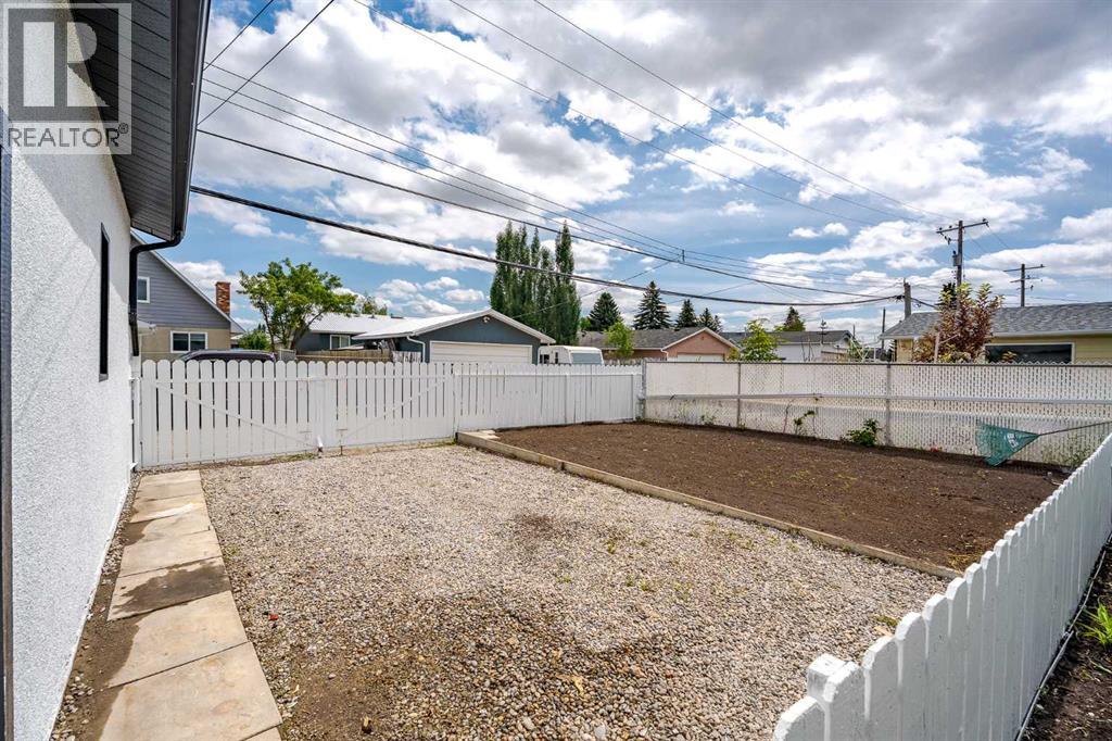 Single Family House Bi-level for Sale in  Huntbourne Road NE Huntington Hills Calgary 