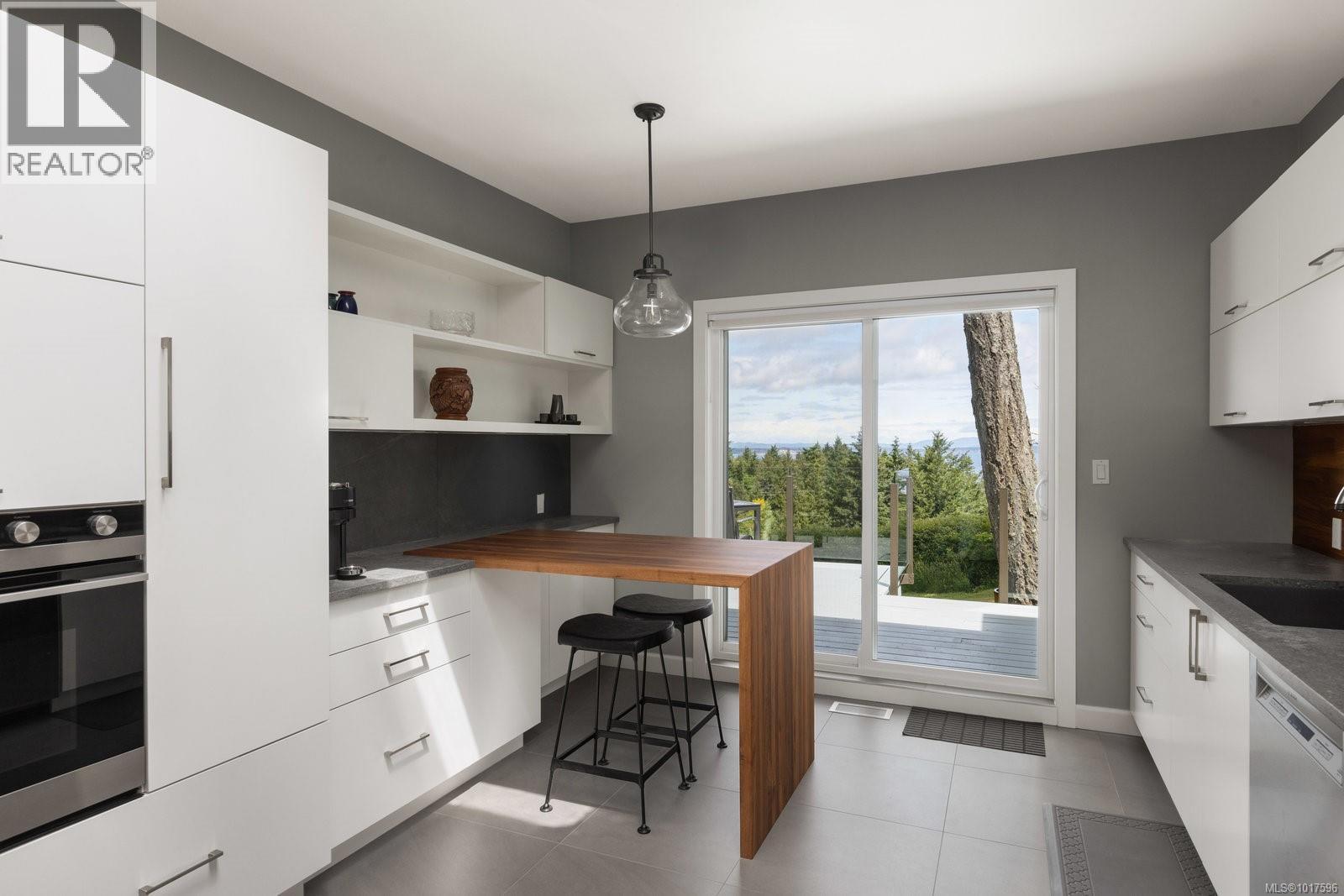 14 942 Boulderwood Rise, Saanich