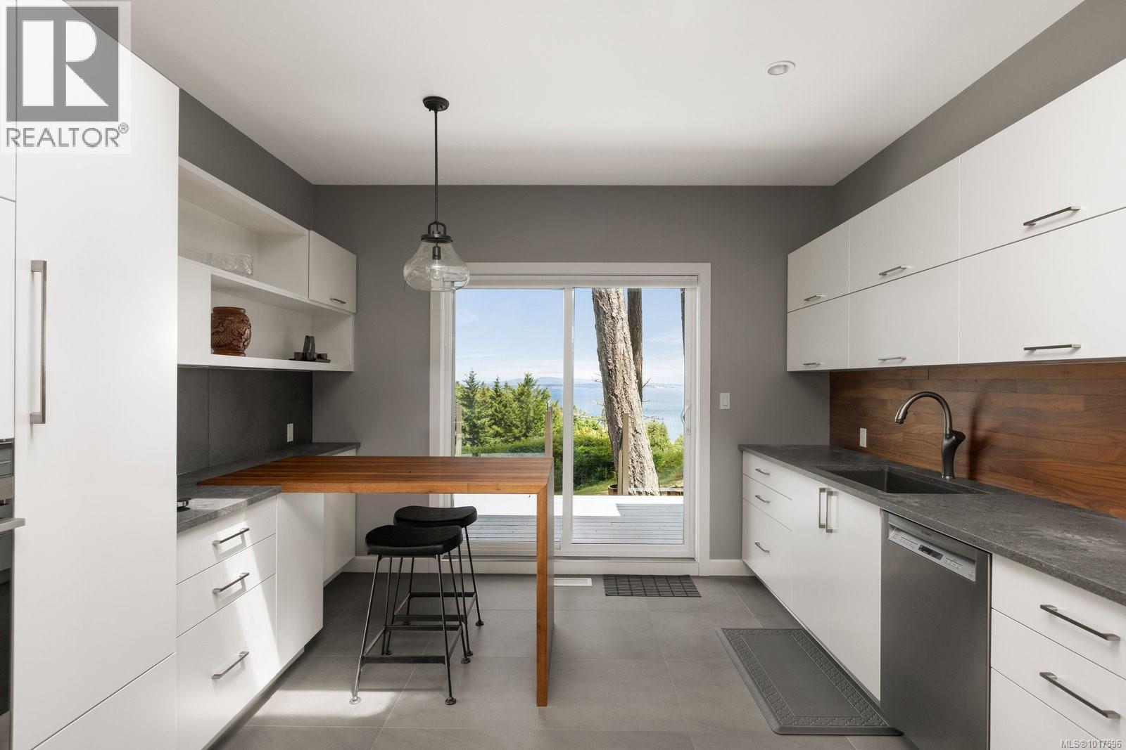14 942 Boulderwood Rise, Saanich