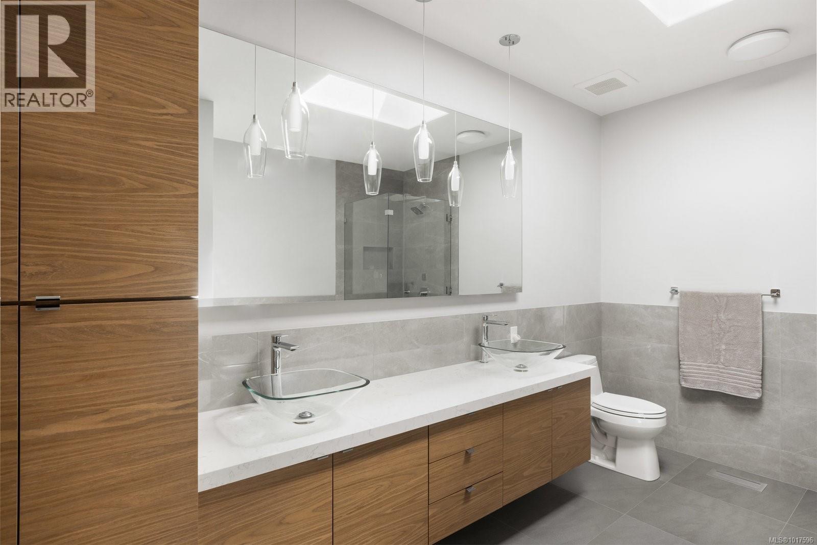 14 942 Boulderwood Rise, Saanich