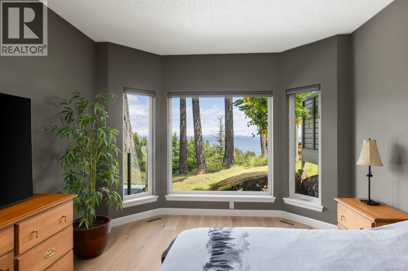 14 942 Boulderwood Rise, Saanich