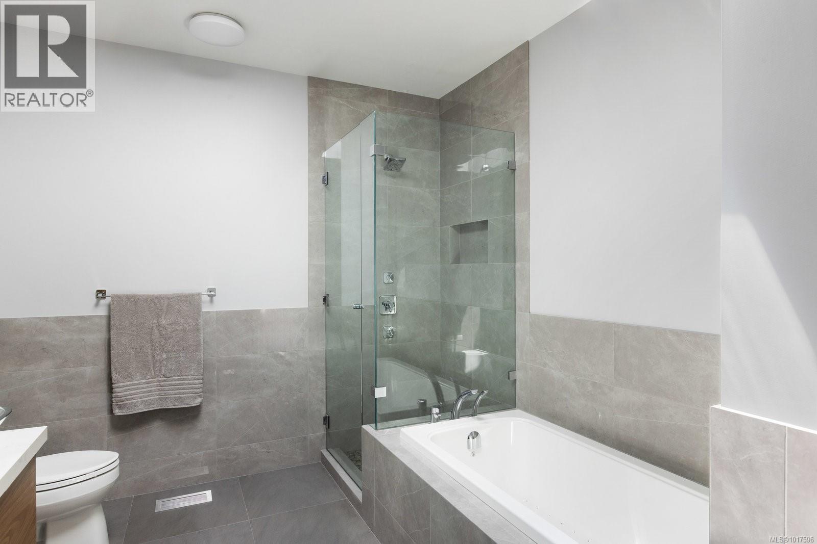 14 942 Boulderwood Rise, Saanich