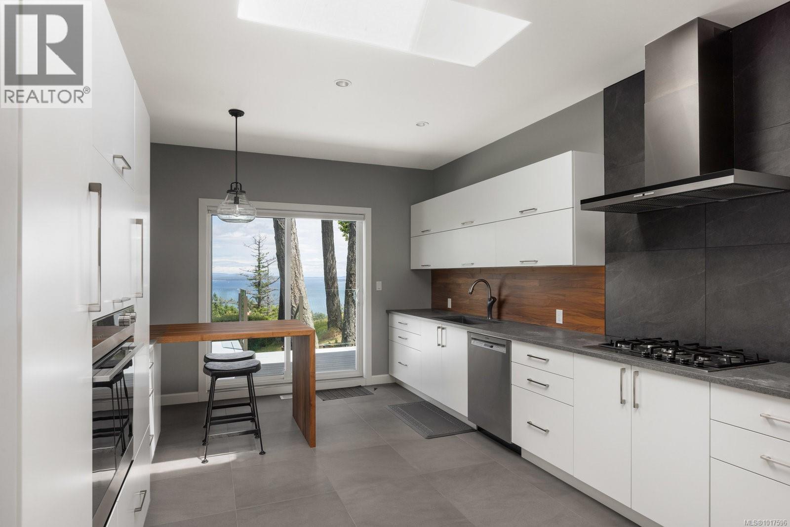 14 942 Boulderwood Rise, Saanich