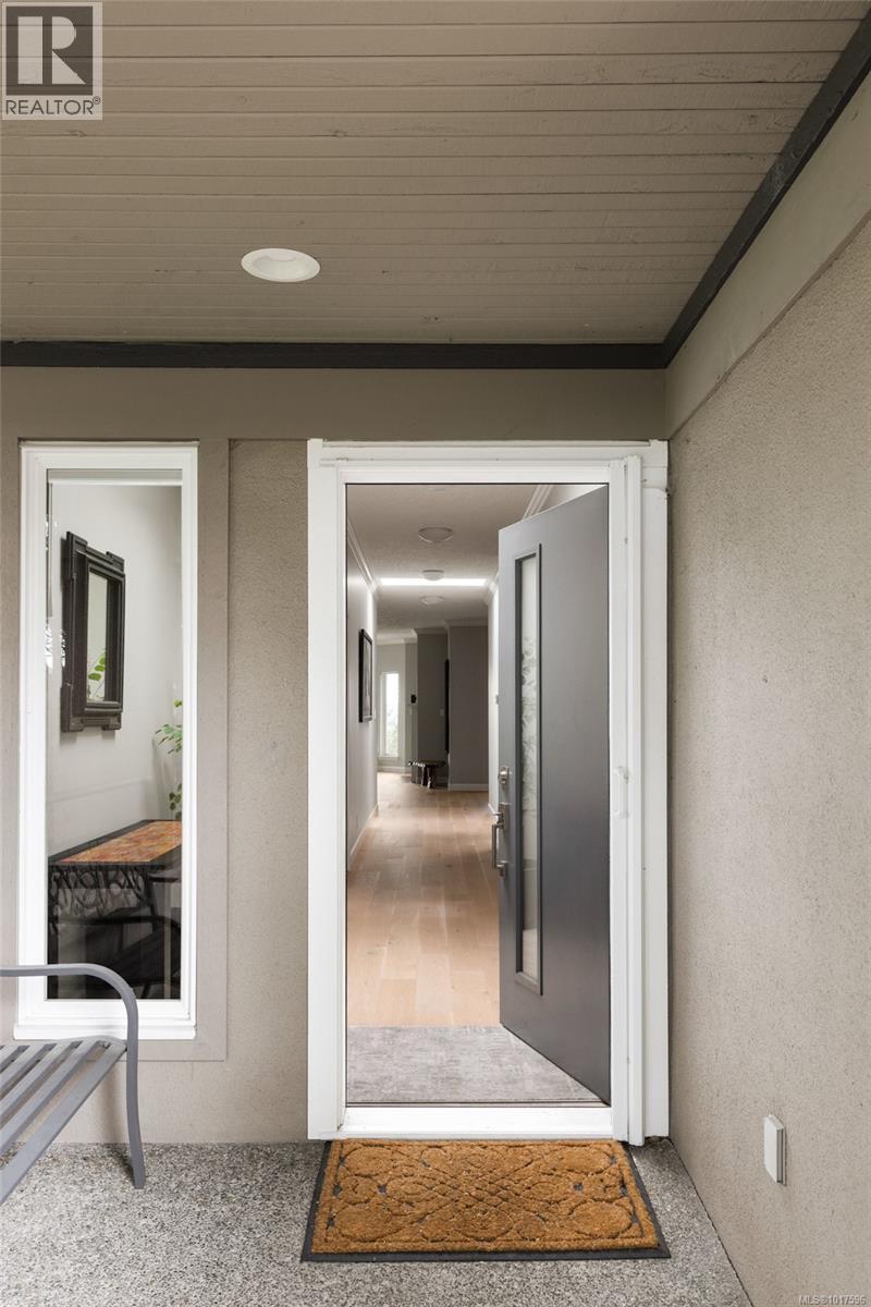 14 942 Boulderwood Rise, Saanich