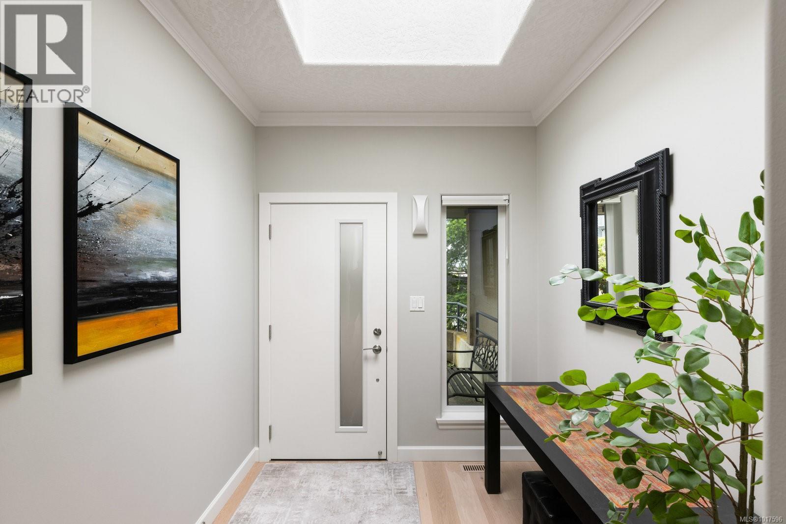 14 942 Boulderwood Rise, Saanich