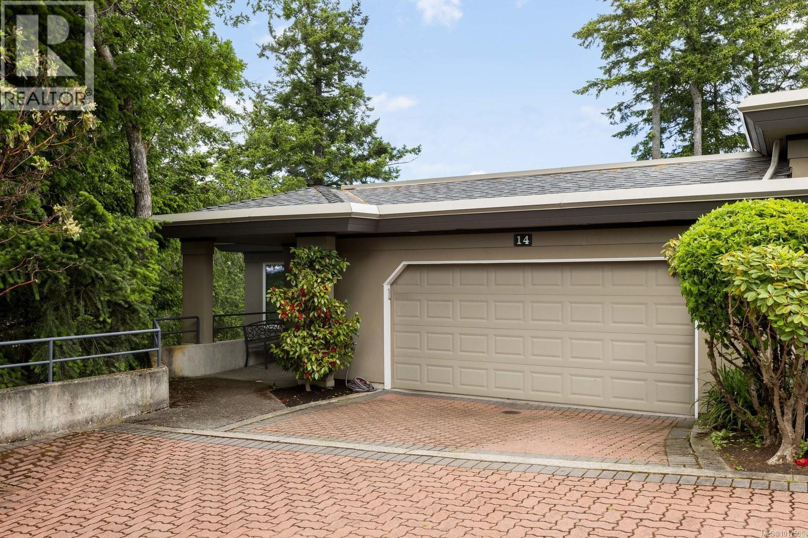 14 942 Boulderwood Rise, Saanich