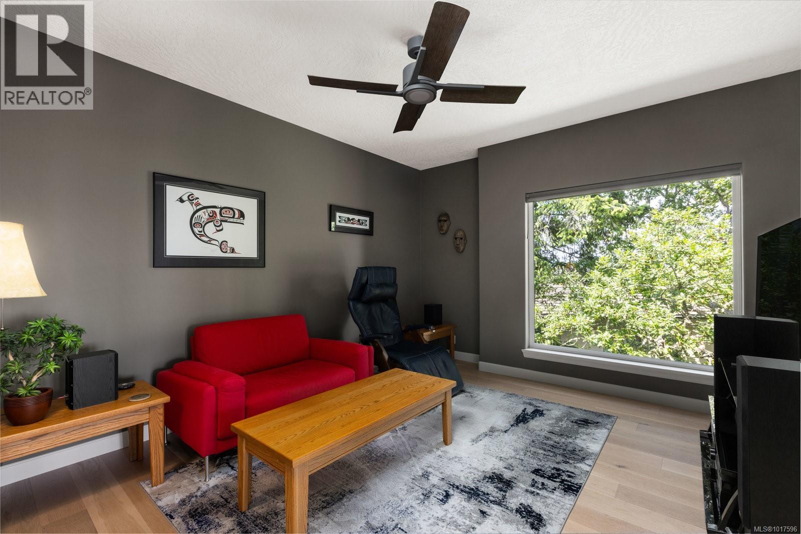 14 942 Boulderwood Rise, Saanich