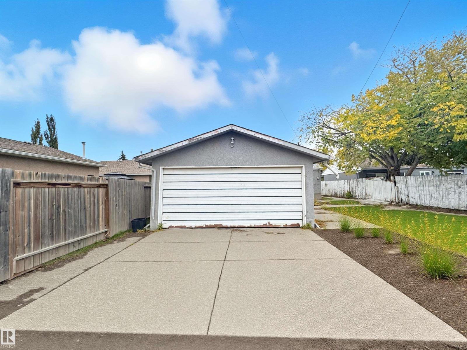 15911 108 AV NW, Edmonton