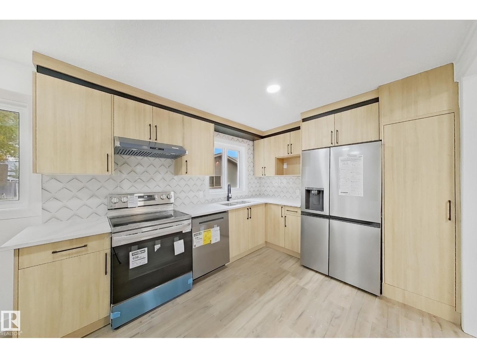 15911 108 AV NW, Edmonton