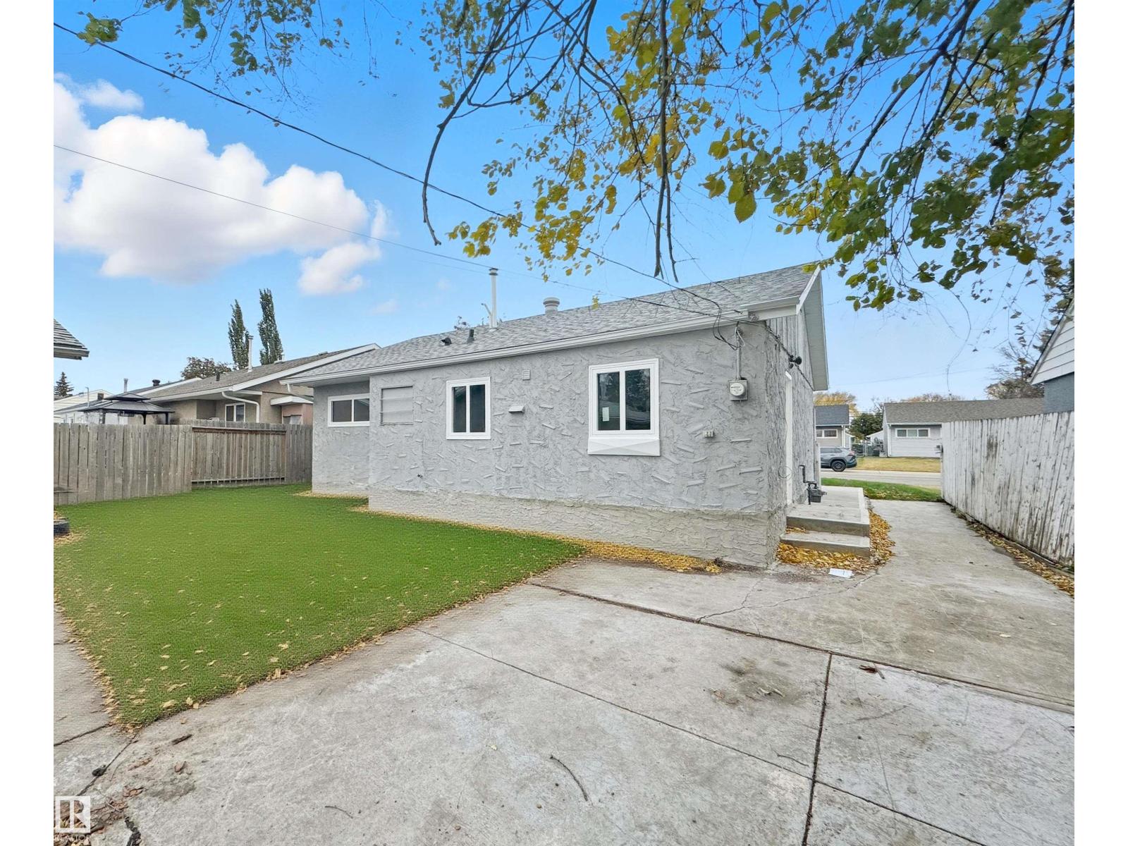 15911 108 AV NW, Edmonton