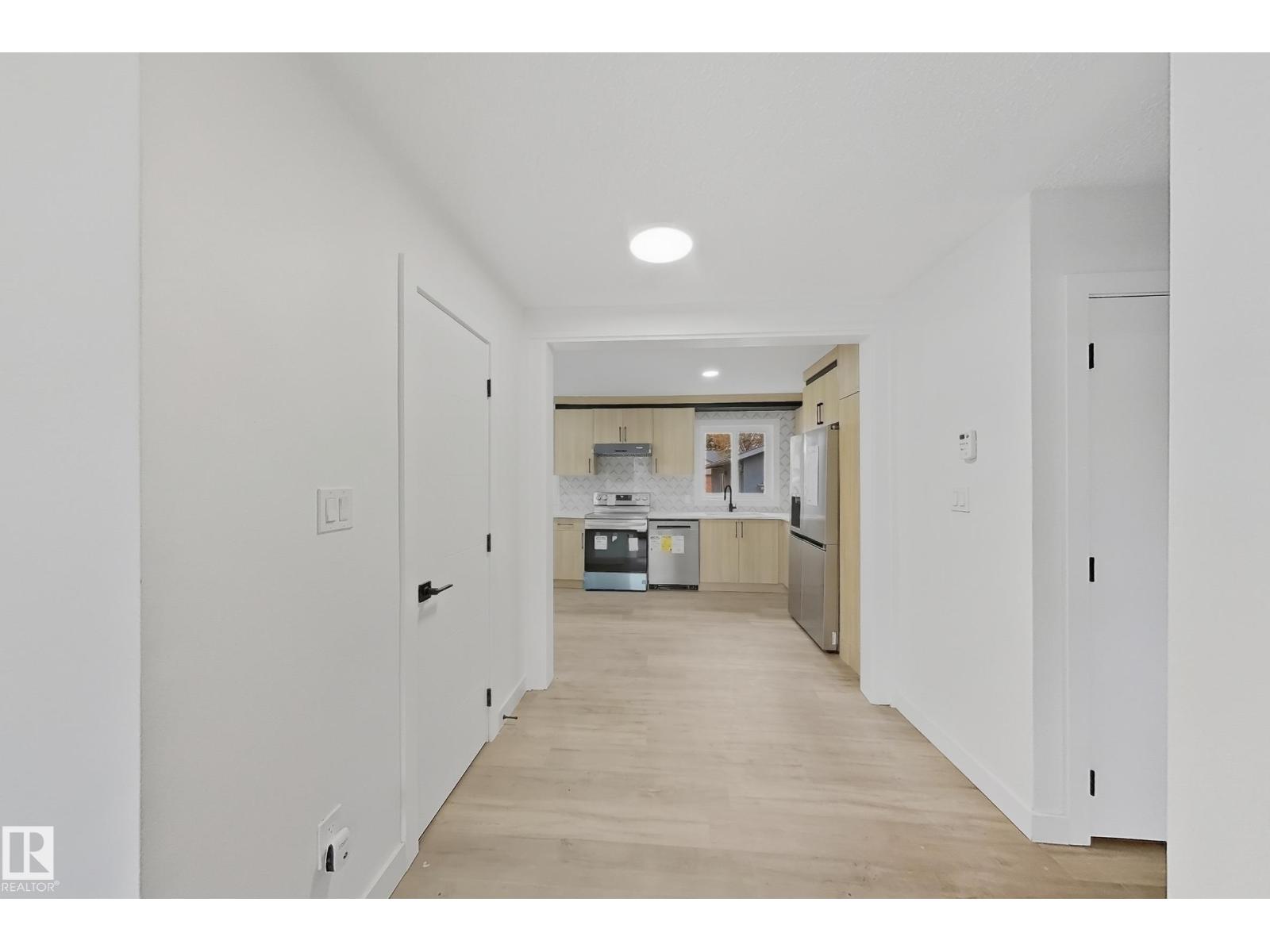 15911 108 AV NW, Edmonton