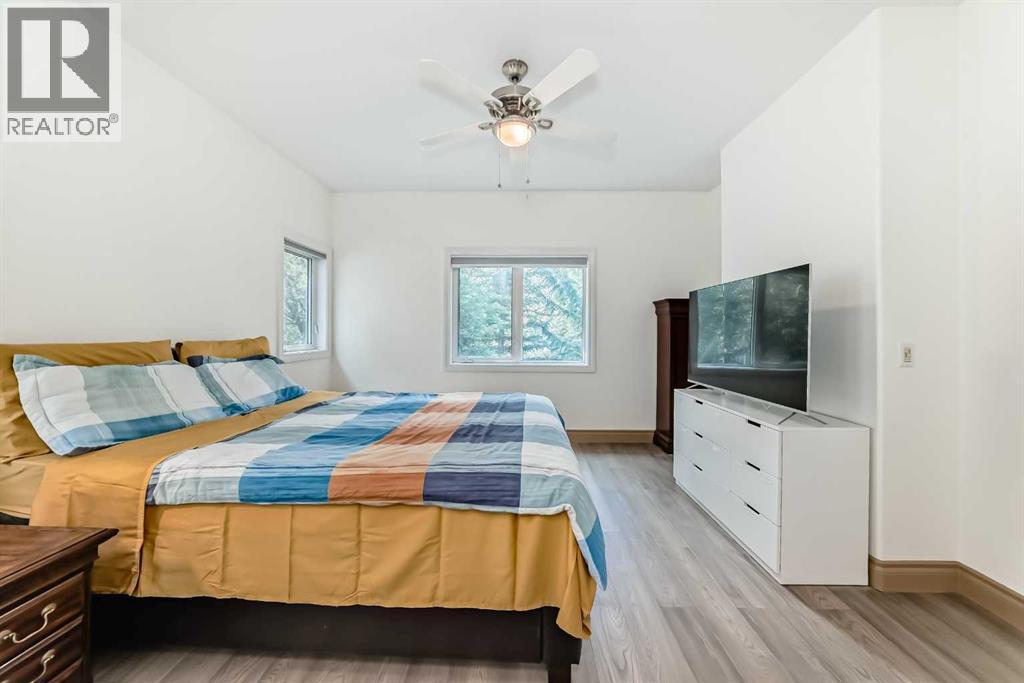 Single Family House Bungalow for Sale in  Simcoe Gate SW Signal Hill Calgary 