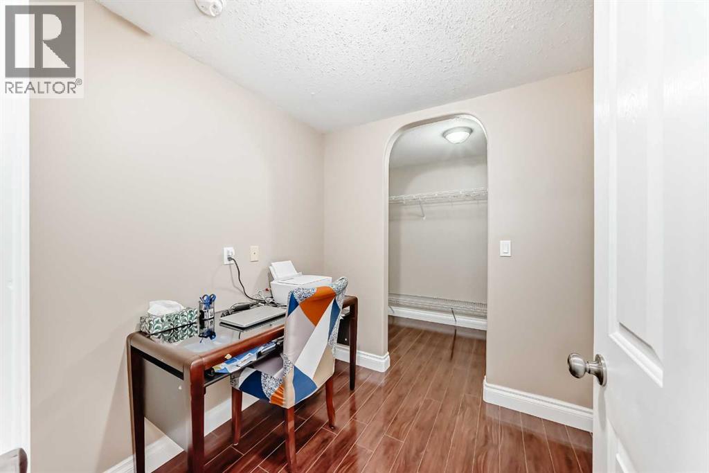 Single Family House Bungalow for Sale in  Simcoe Gate SW Signal Hill Calgary 