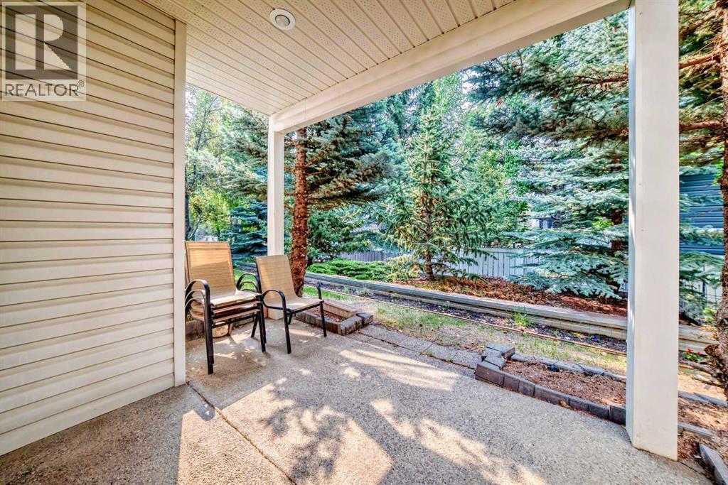 Single Family House Bungalow for Sale in  Simcoe Gate SW Signal Hill Calgary 