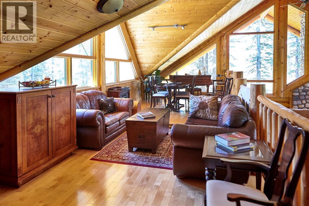 104 White Avenue, Bragg Creek