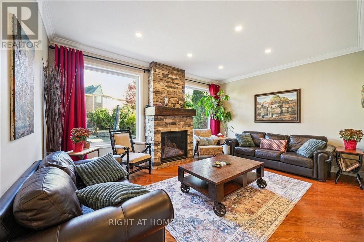 899 PICKERSGILL CRESCENT - 13