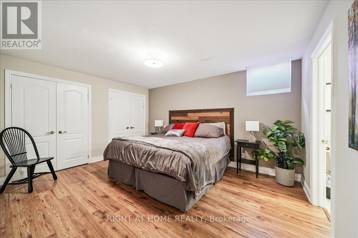 899 PICKERSGILL CRESCENT - 35