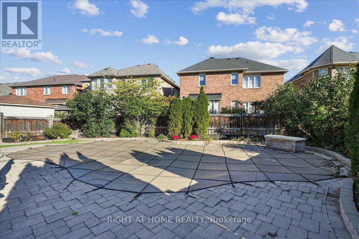 899 PICKERSGILL CRESCENT - 40