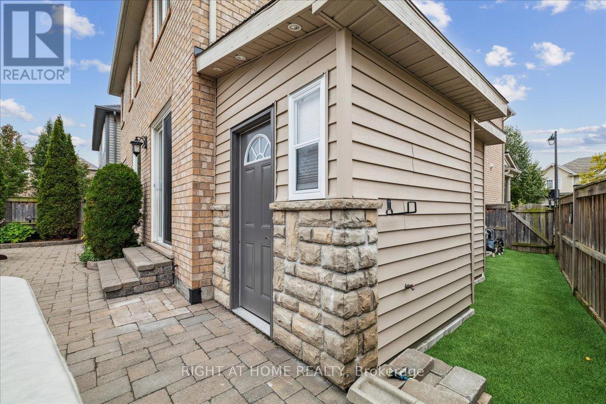899 PICKERSGILL CRESCENT - 44