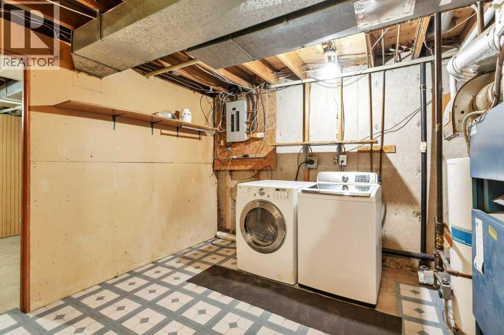 Single Family House 4 Level for Sale in  Glendale Boulevard Glendale Red Deer 