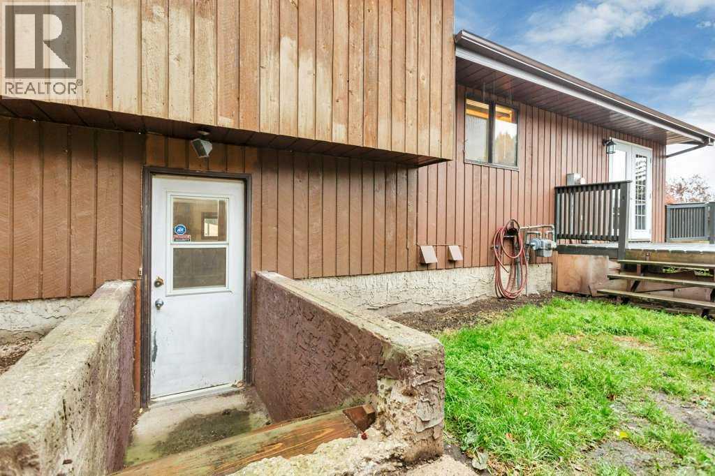 Single Family House 4 Level for Sale in  Glendale Boulevard Glendale Red Deer 