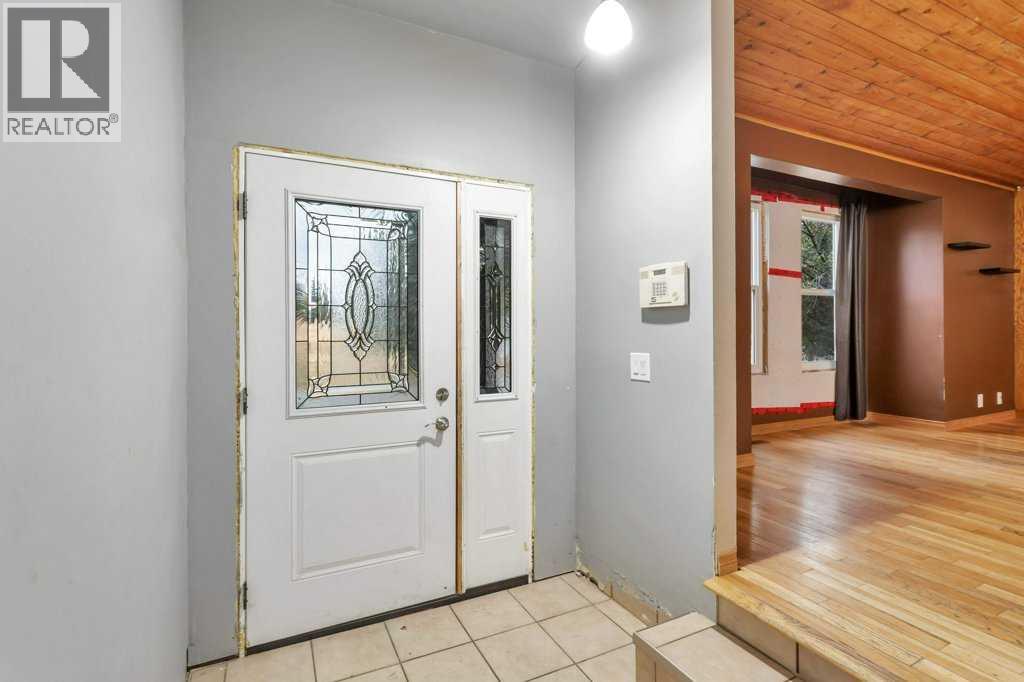 Single Family House 4 Level for Sale in  Glendale Boulevard Glendale Red Deer 