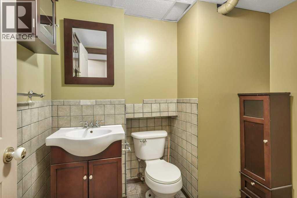 Single Family House 4 Level for Sale in  Glendale Boulevard Glendale Red Deer 