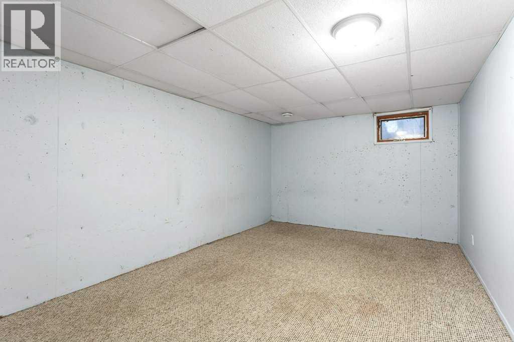 Single Family House 4 Level for Sale in  Glendale Boulevard Glendale Red Deer 