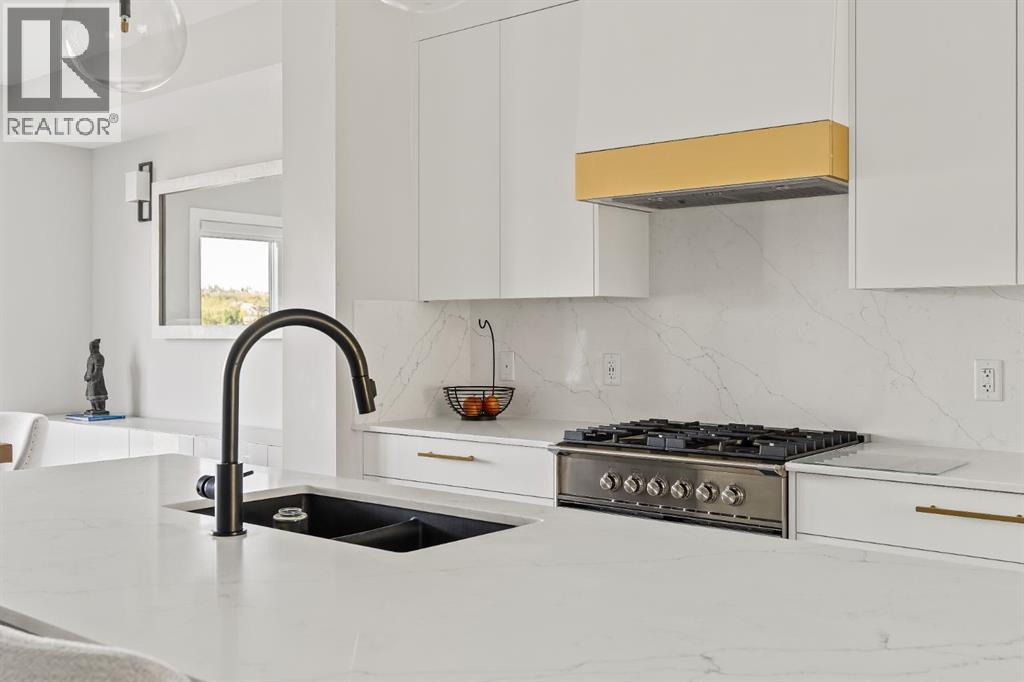 3048 85 Street SW, Calgary, Alberta