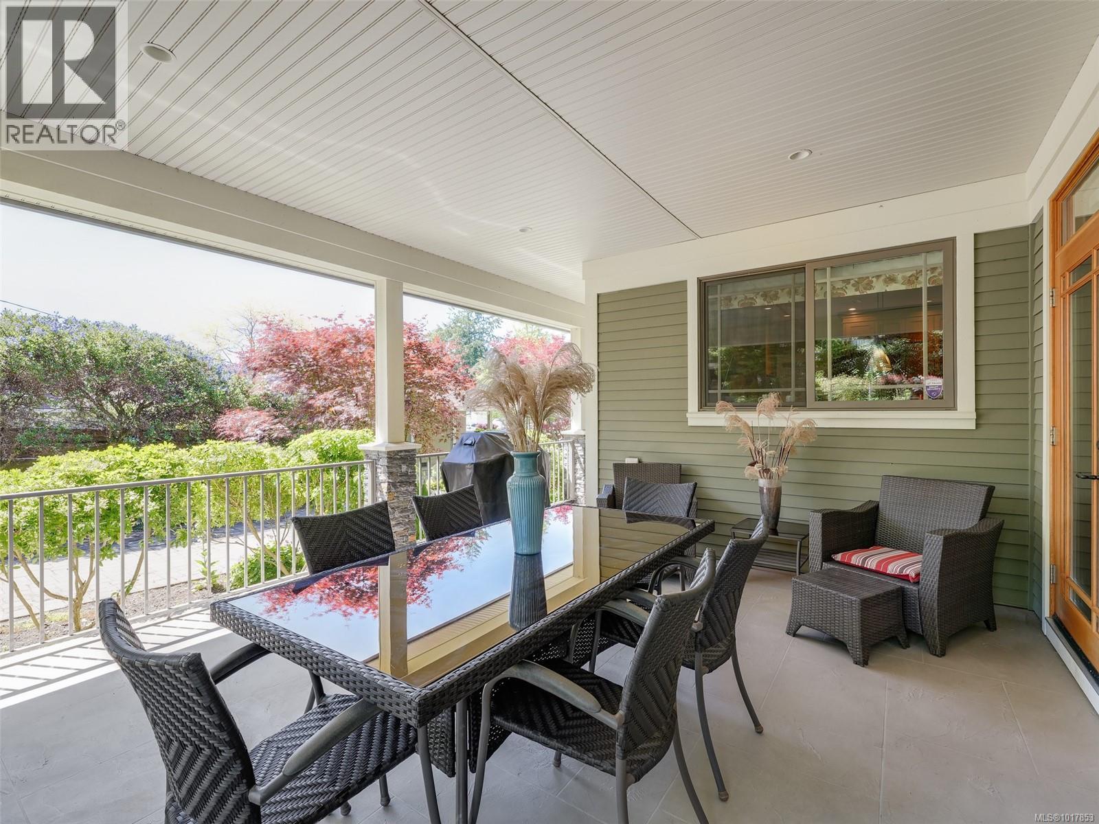  3215 Henderson Road, Oak Bay