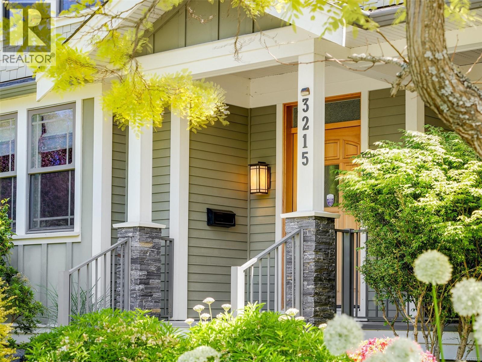  3215 Henderson Road, Oak Bay