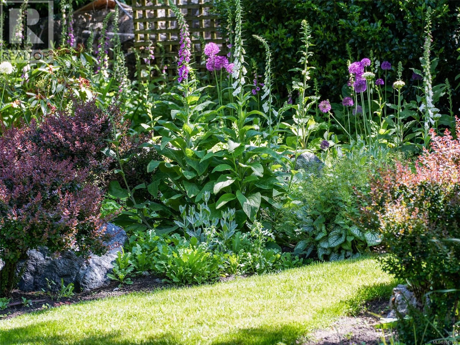  3215 Henderson Road, Oak Bay