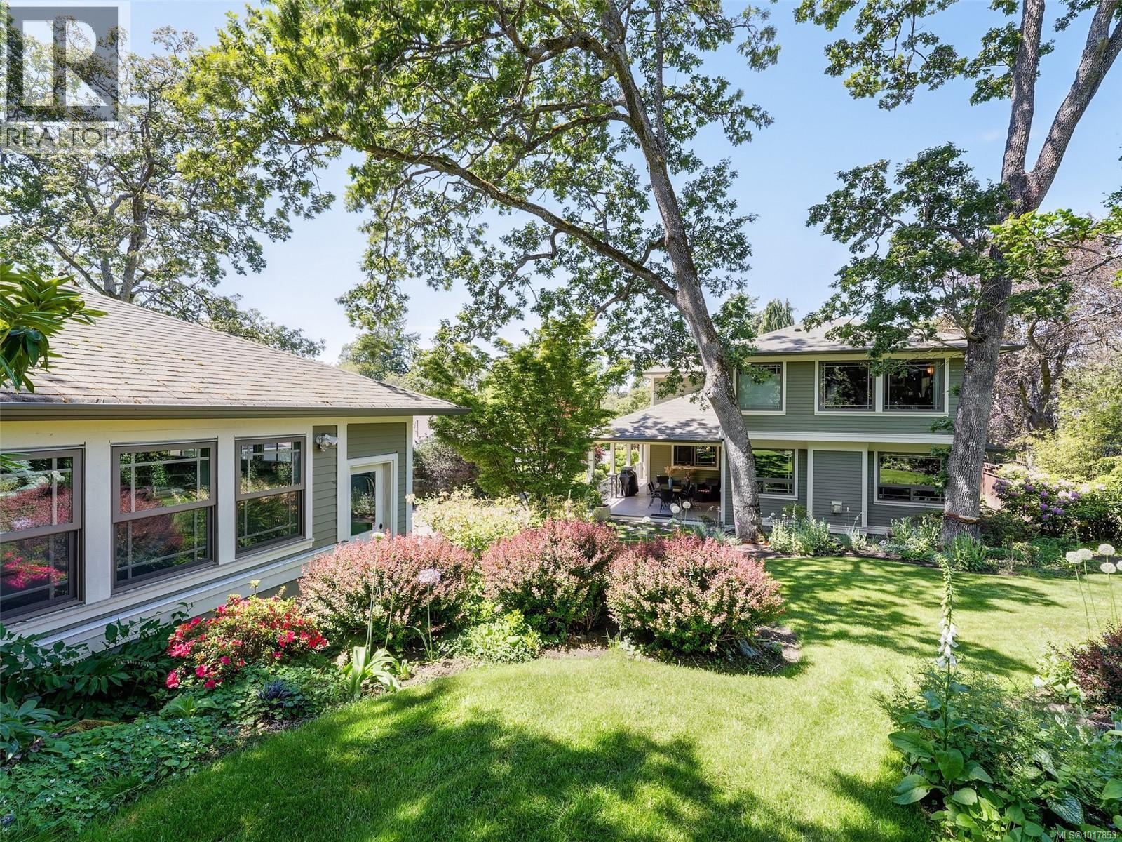  3215 Henderson Road, Oak Bay