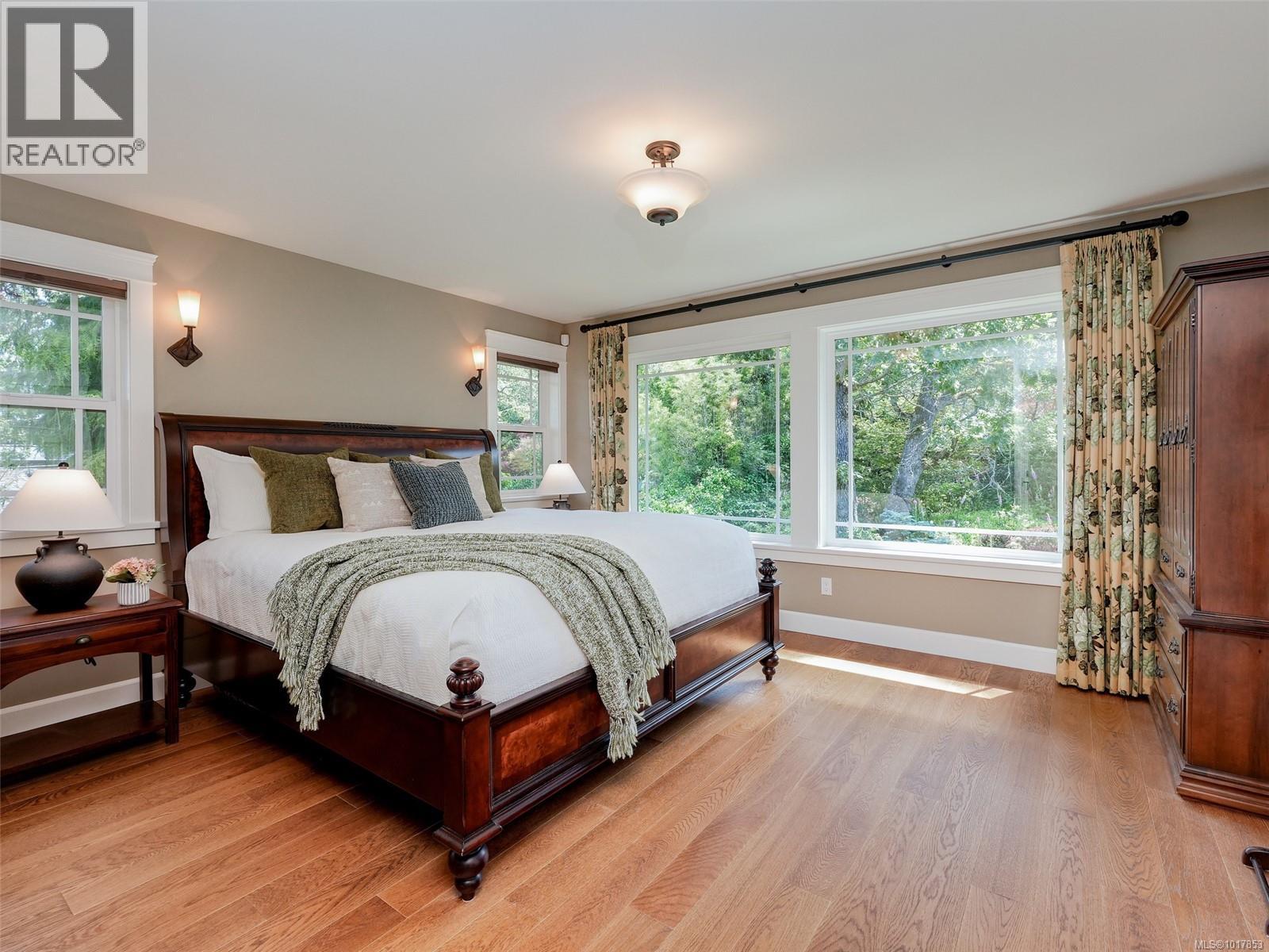  3215 Henderson Road, Oak Bay